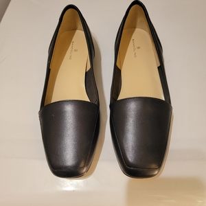 NWOT Bandolino Brown Flats 9M